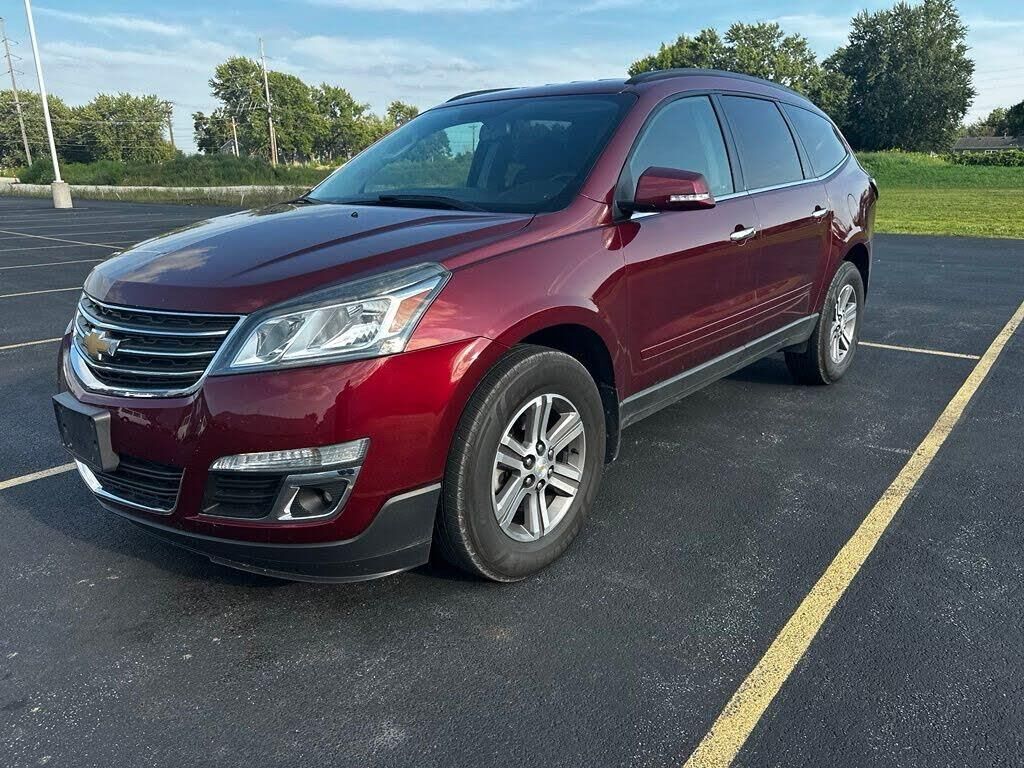 2017 Chevrolet Traverse LT — photo 1 of 1