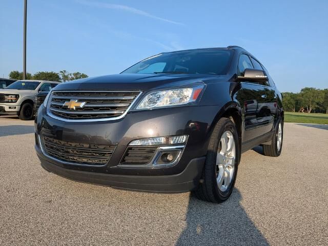 2017 Chevrolet Traverse LT — photo 1 of 13