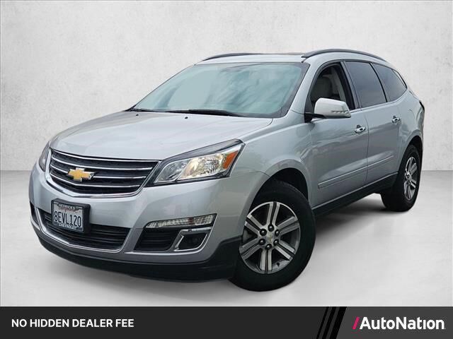 2017 Chevrolet Traverse LT — photo 1 of 13