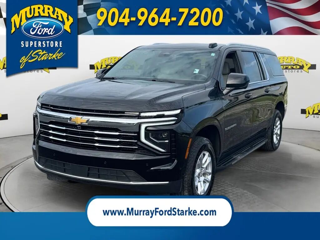 2025 Chevrolet Suburban LT — photo 1 of 11