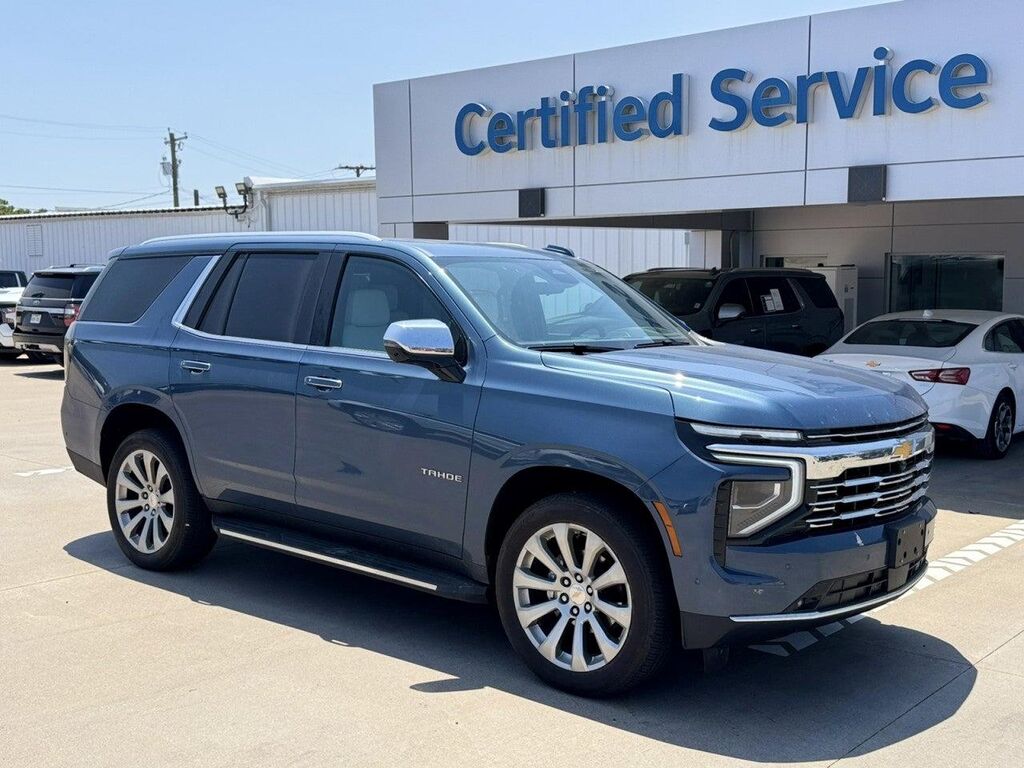 2025 Chevrolet Tahoe Premier — photo 1 of 20