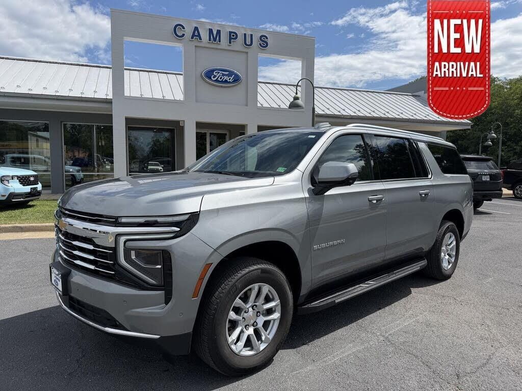 2025 Chevrolet Suburban LT — photo 1 of 1
