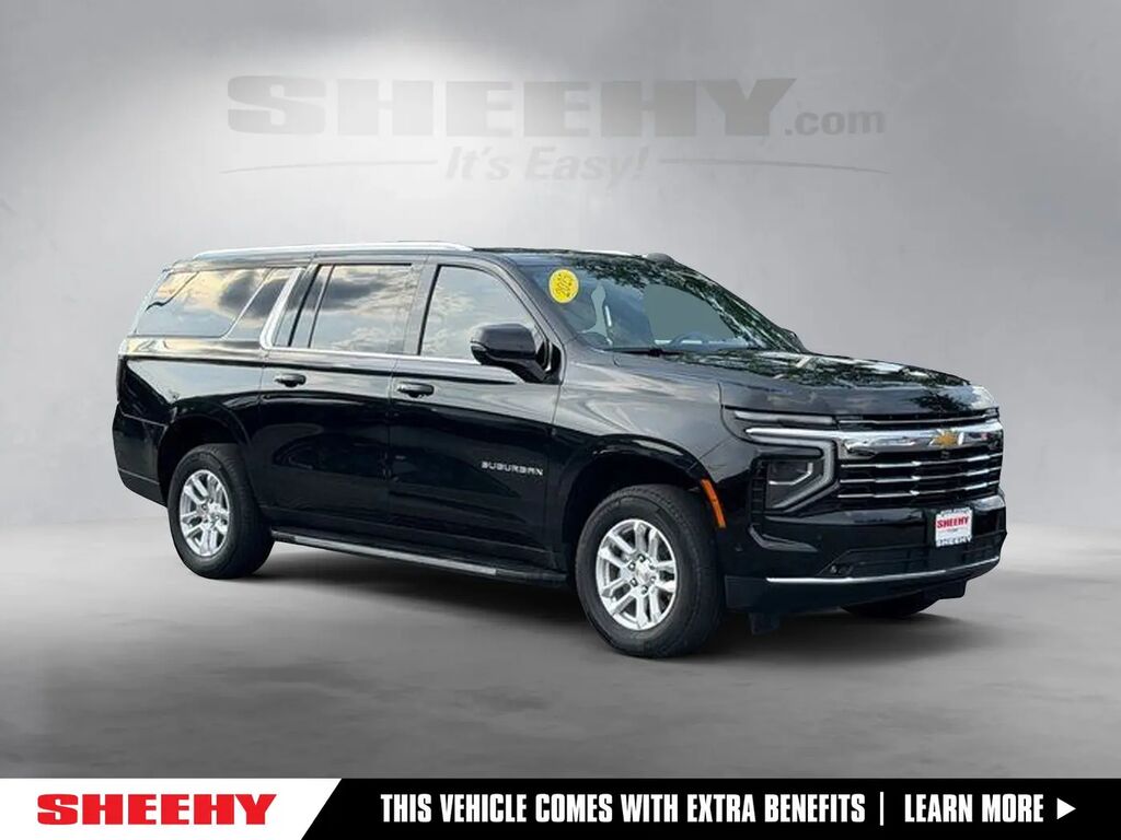 2025 Chevrolet Suburban LT — photo 1 of 13
