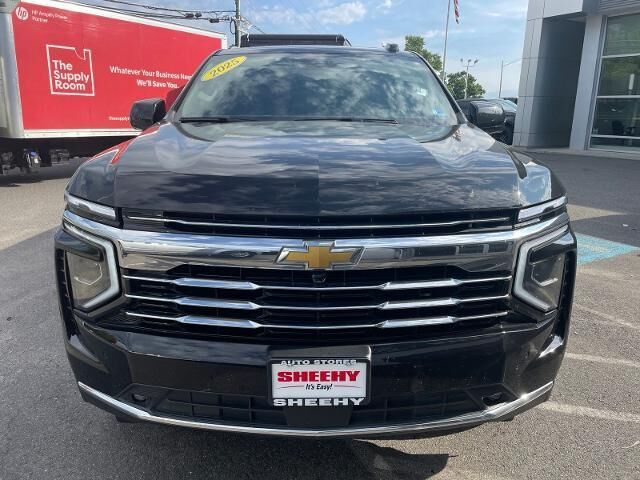 2025 Chevrolet Suburban LT
