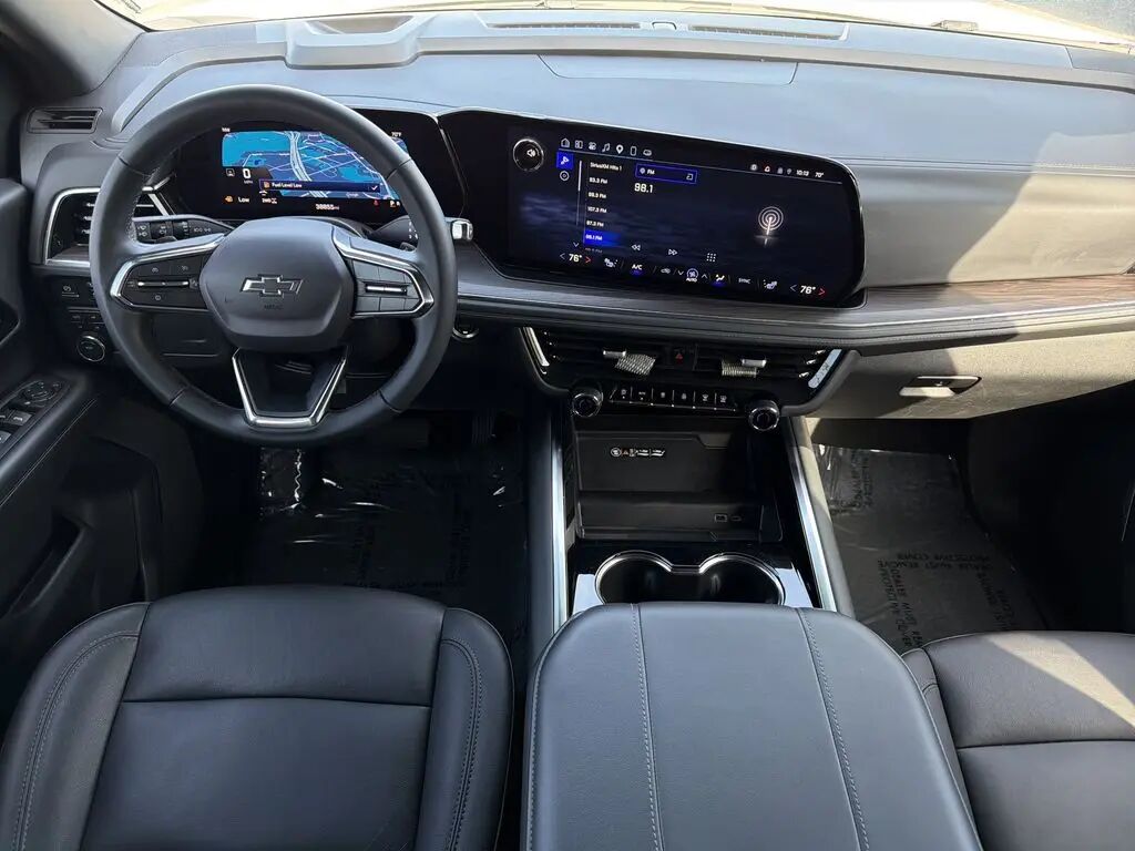 2025 Chevrolet Tahoe Z71 — photo 1 of 12