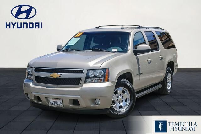2013 Chevrolet Suburban LT — photo 1 of 12
