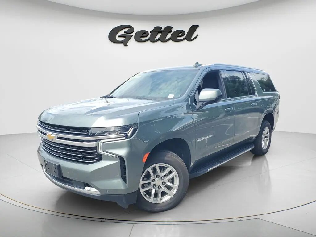 2024 Chevrolet Suburban LT — photo 1 of 13