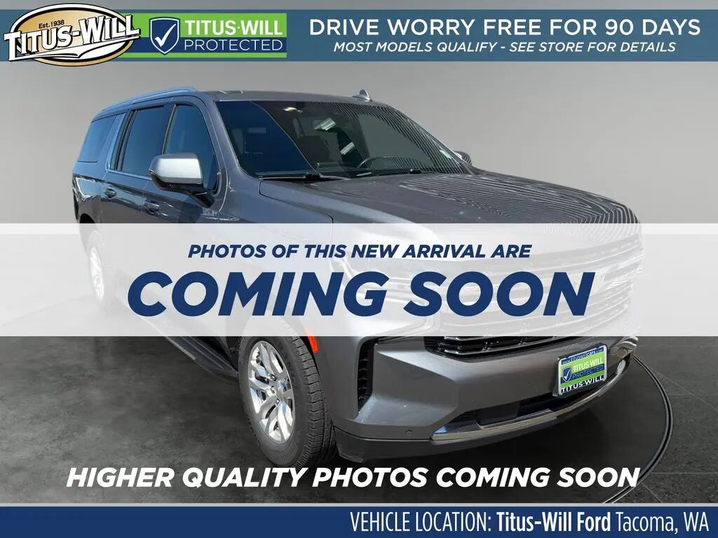 2022 Chevrolet Suburban LT — photo 1 of 6