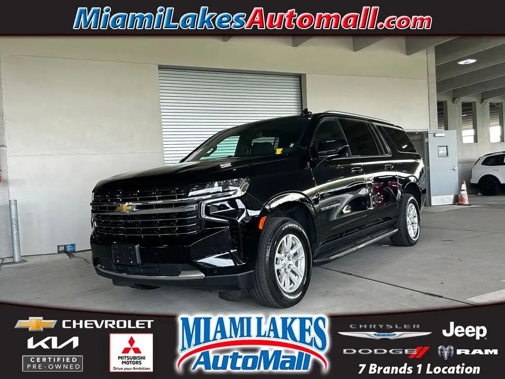 2024 Chevrolet Suburban LT — photo 1 of 13