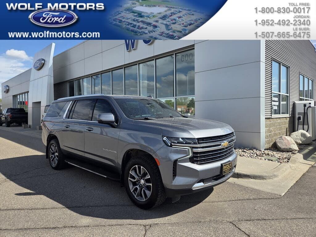 2022 Chevrolet Suburban LT — photo 1 of 1