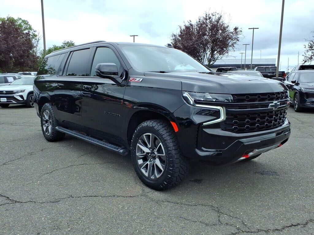 2024 Chevrolet Suburban Z71 — photo 1 of 13