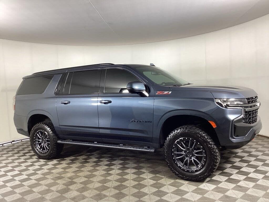 2021 Chevrolet Suburban Z71 — photo 1 of 6