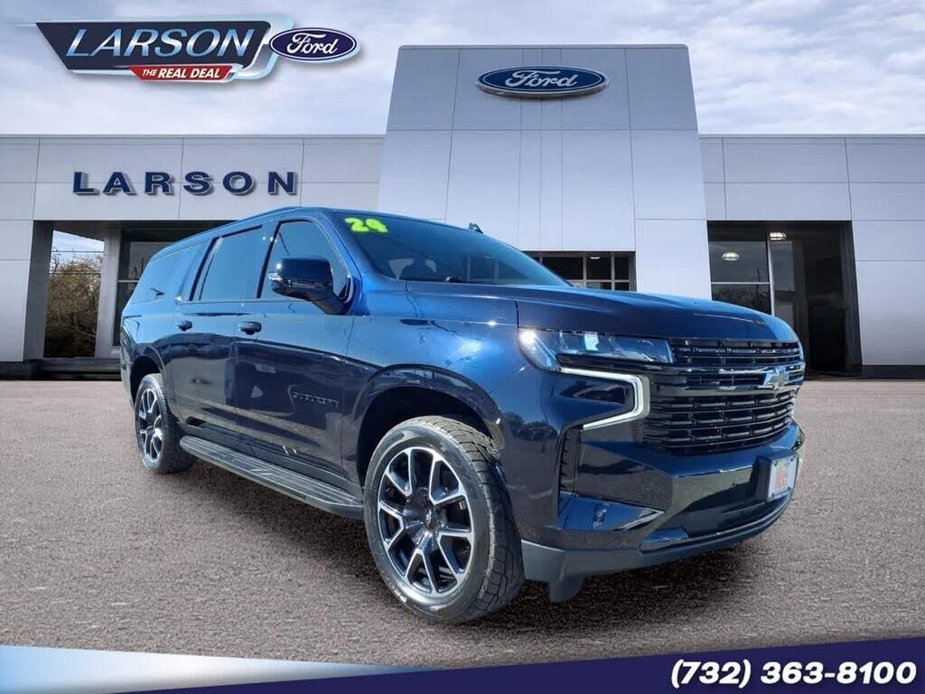 2024 Chevrolet Suburban RST — photo 1 of 1