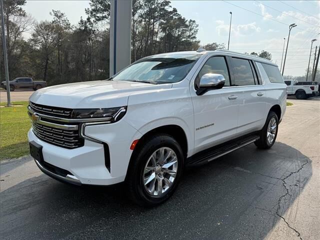 2023 Chevrolet Suburban Premier — photo 1 of 2