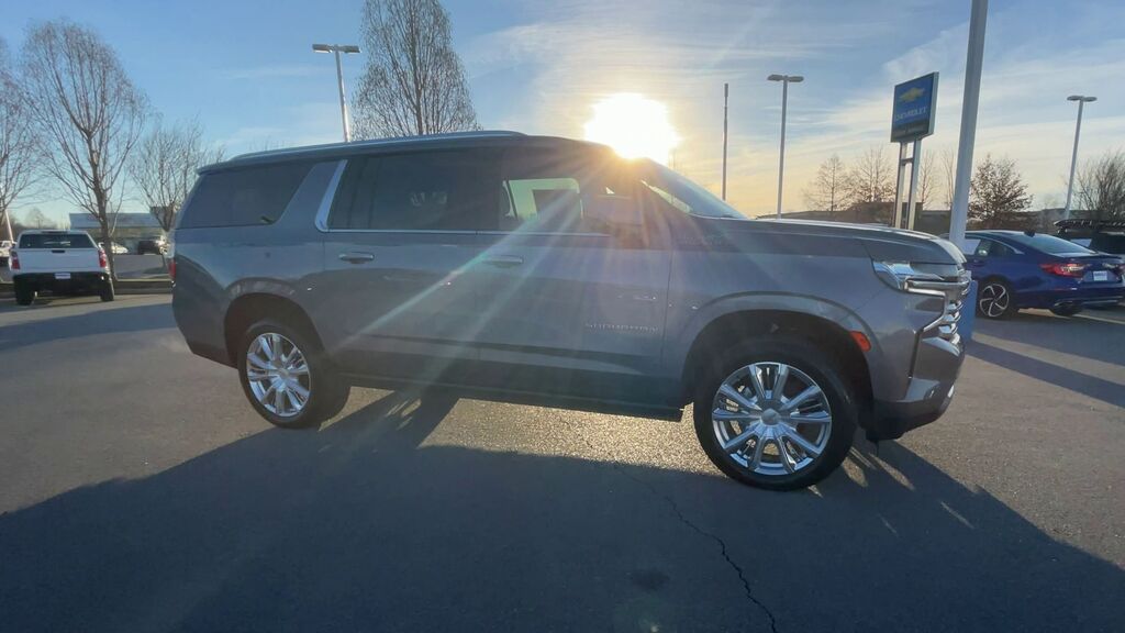 2022 Chevrolet Suburban High Country — photo 1 of 7