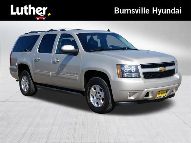 2013 Chevrolet Suburban LT — photo 1 of 2