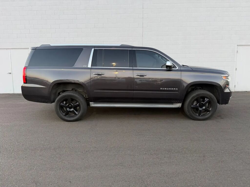 2016 Chevrolet Suburban LTZ — photo 1 of 9