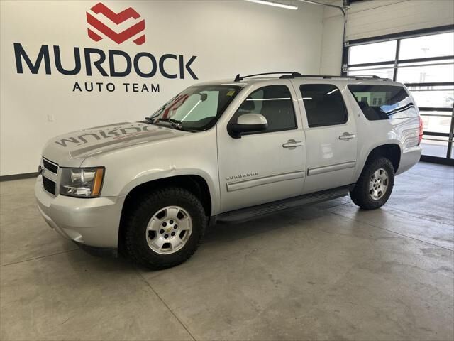 2010 Chevrolet Suburban LT — photo 1 of 13