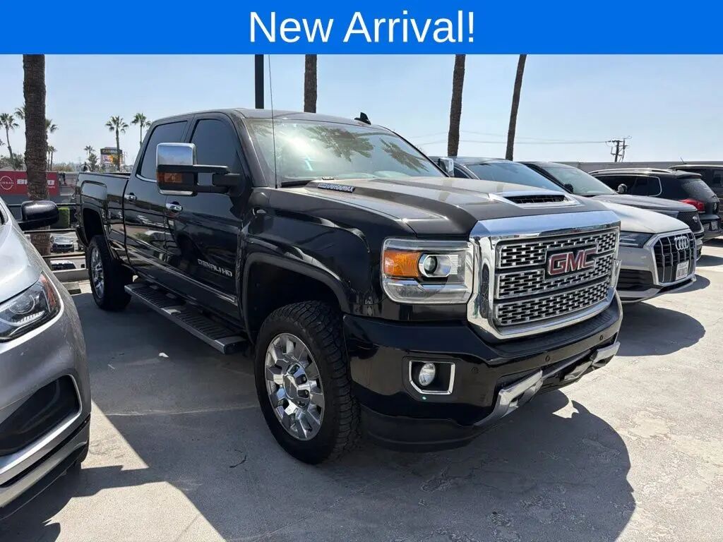 2018 GMC Sierra 2500HD Denali — photo 1 of 12