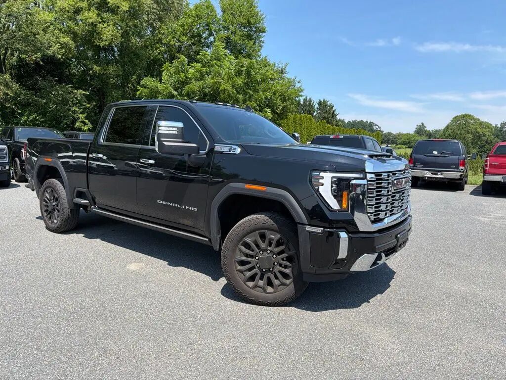 2024 GMC Sierra 2500HD Denali — photo 1 of 14