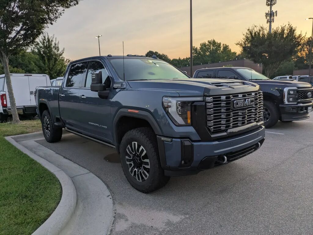 2025 GMC Sierra 2500HD Denali Ultimate — photo 1 of 16