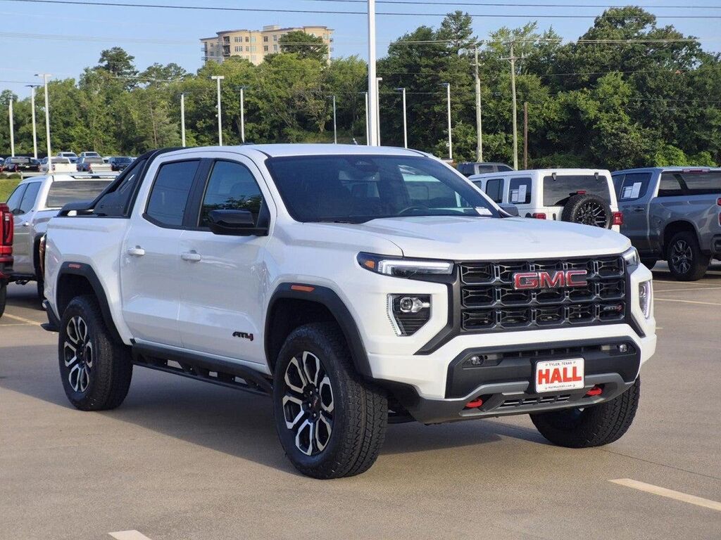 2025 GMC Canyon AT4 — photo 1 of 13