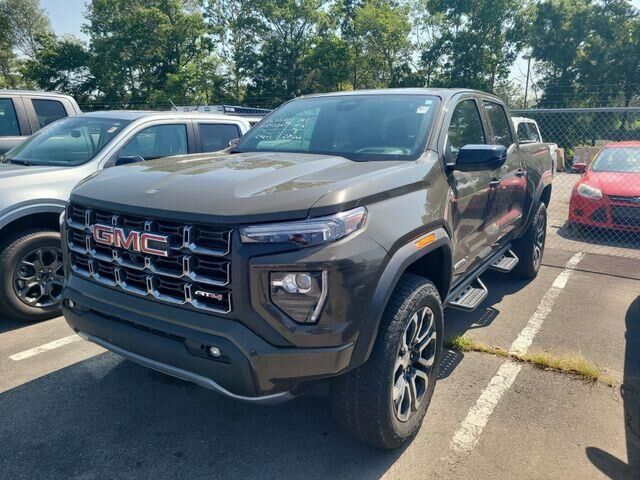 2024 GMC Canyon AT4