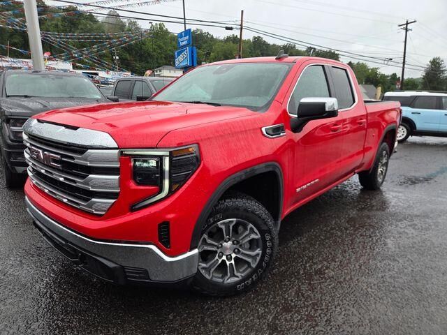 2023 GMC Sierra 1500 SLE — photo 1 of 13