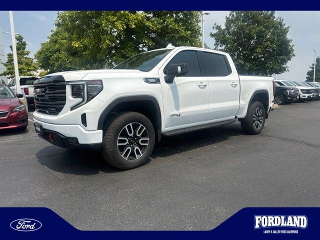 2025 GMC Sierra 1500 AT4 — photo 1 of 14