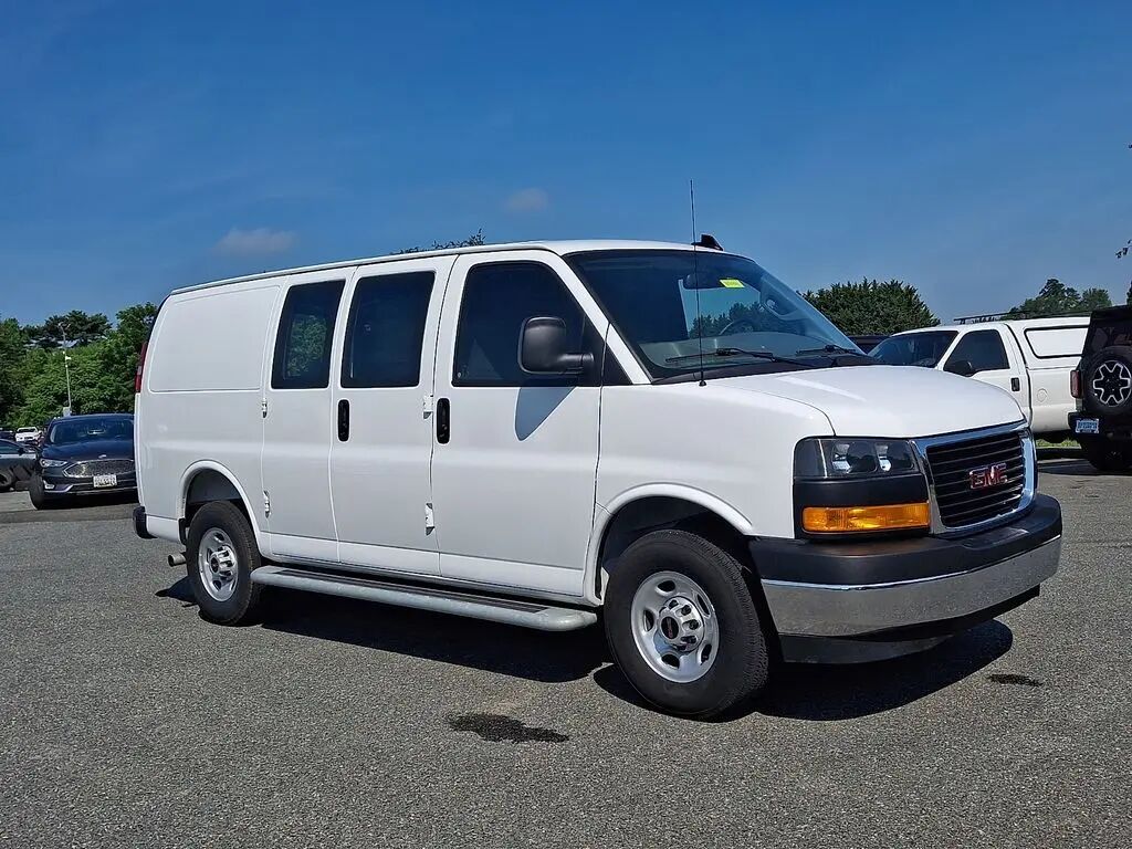 2025 GMC Savana 2500 — photo 1 of 13