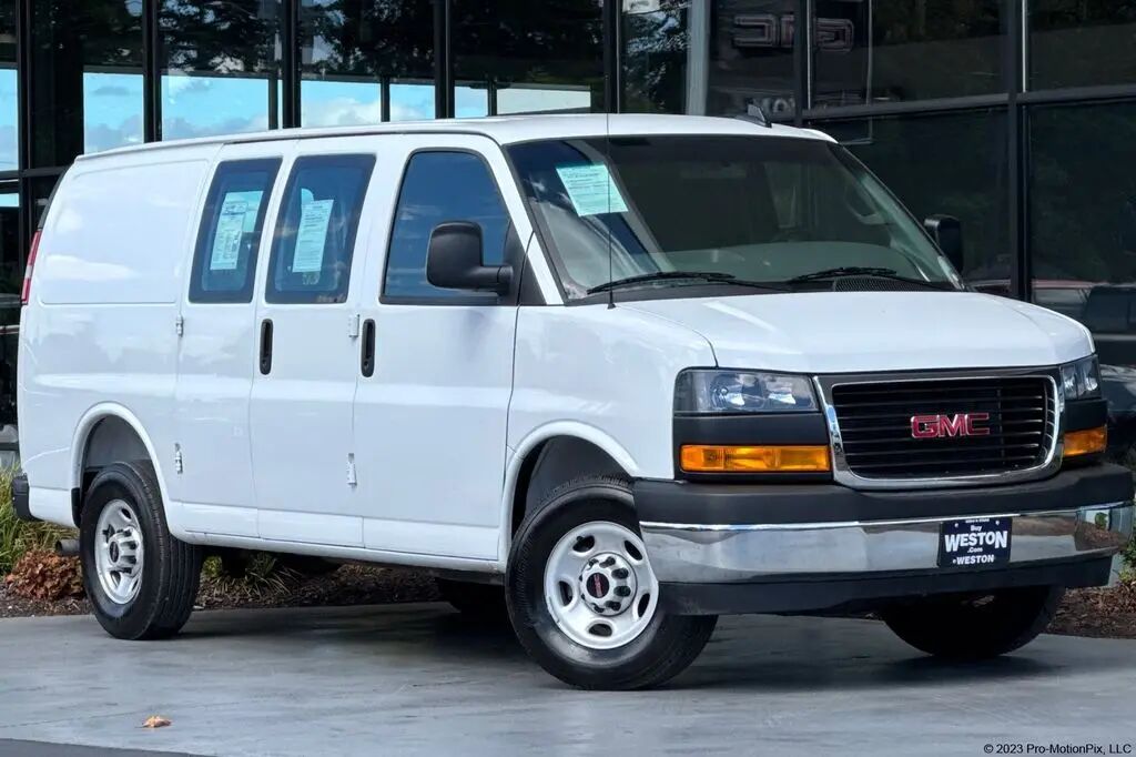 2025 GMC Savana 2500 — photo 1 of 13