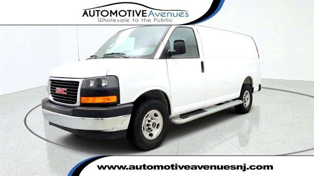 2025 GMC Savana Cargo Van RWD 2500 135'' w/ Convenience Pkg &amp; Chrome App. Pkg