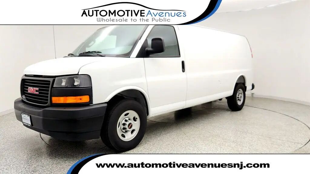 2025 GMC Savana 3500 — photo 1 of 13