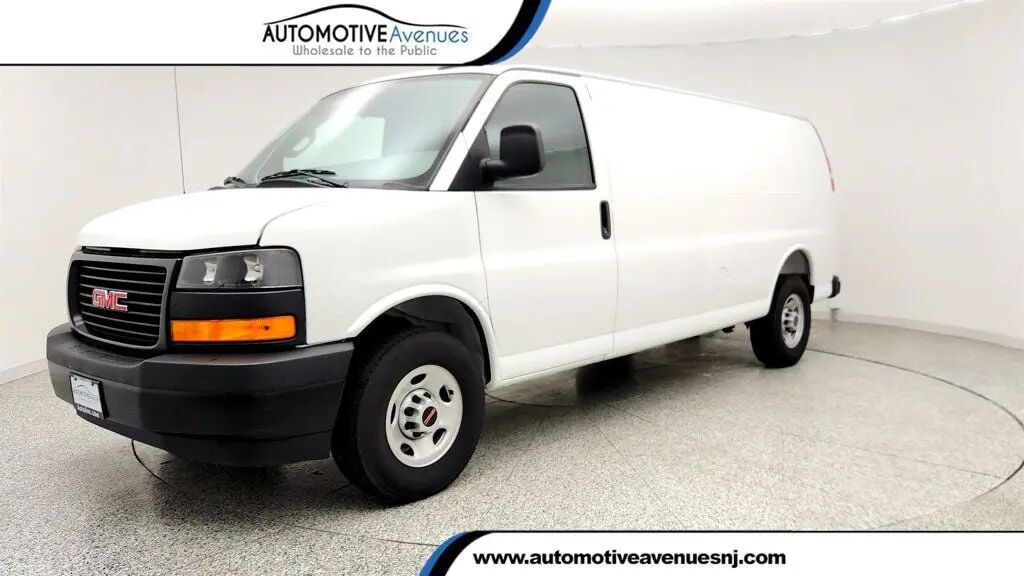 2025 GMC Savana 3500 — photo 1 of 13