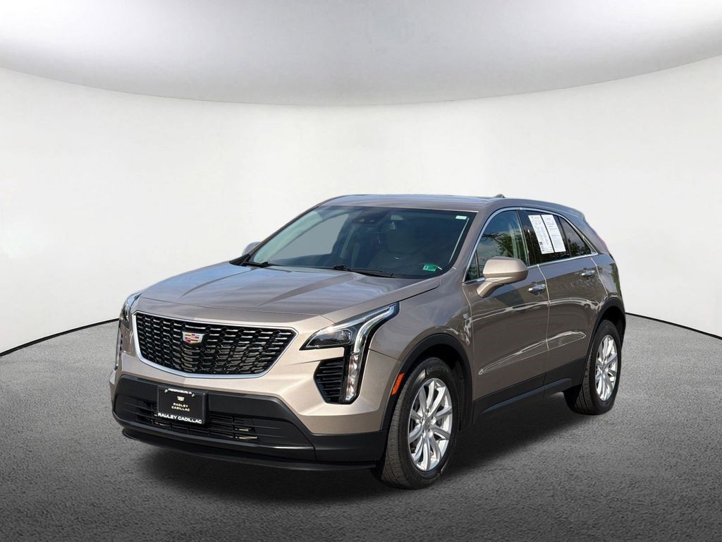 2022 Cadillac XT4 — photo 1 of 7