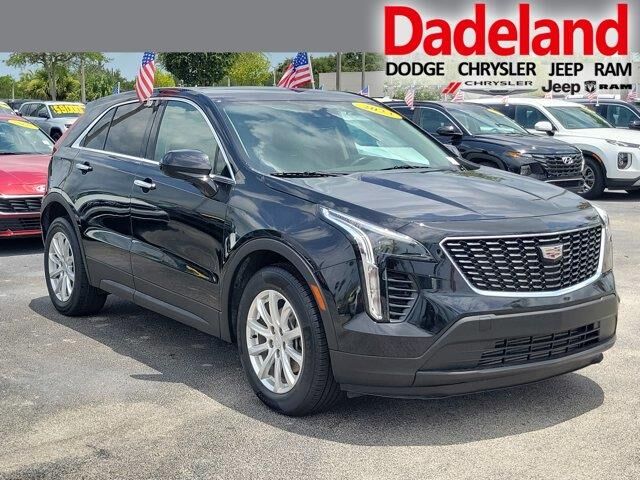 2023 Cadillac XT4 Luxury — photo 1 of 13