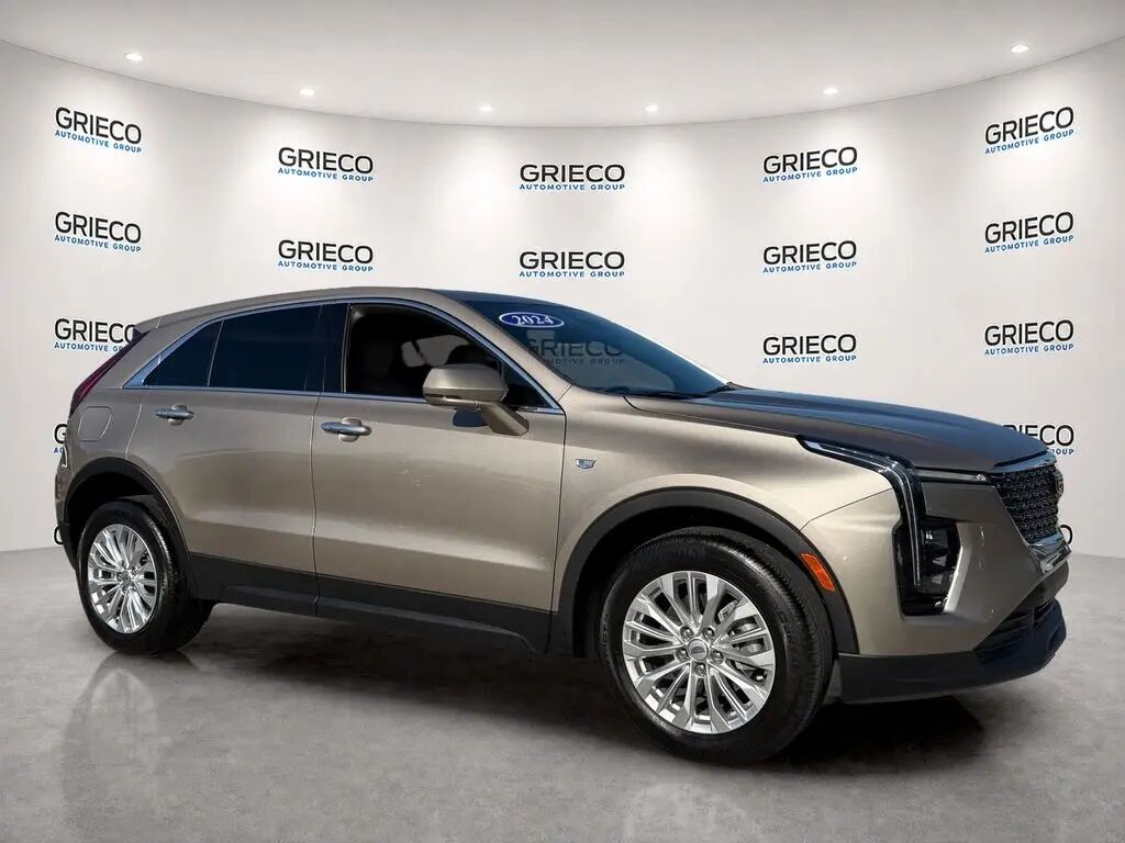 2024 Cadillac XT4 Luxury — photo 1 of 13