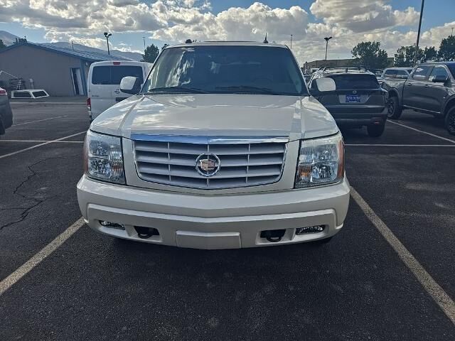 2005 Cadillac Escalade Base