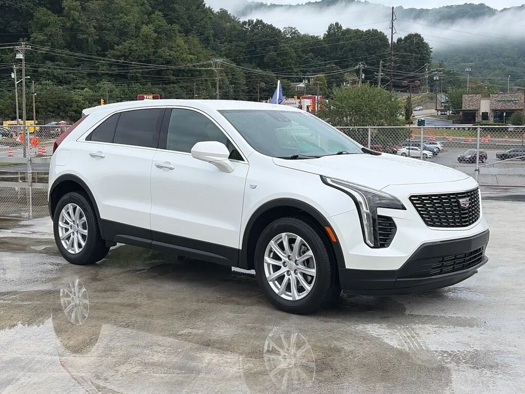 2023 Cadillac XT4 Luxury — photo 1 of 13
