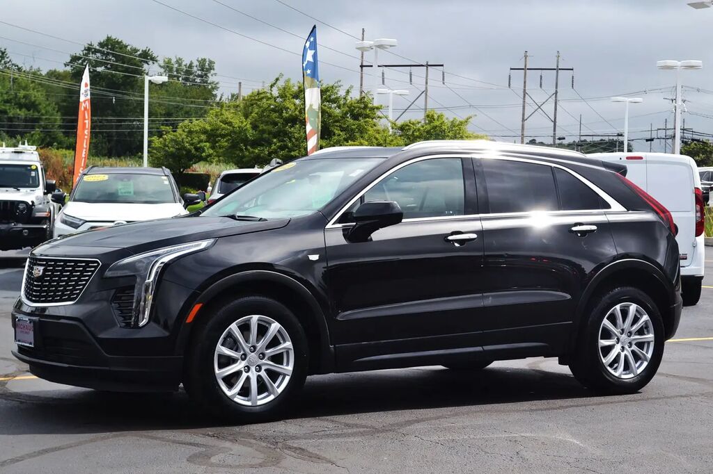 2023 Cadillac XT4 Luxury — photo 1 of 13