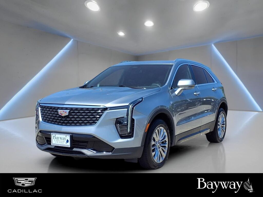 2025 Cadillac XT4 — photo 1 of 6