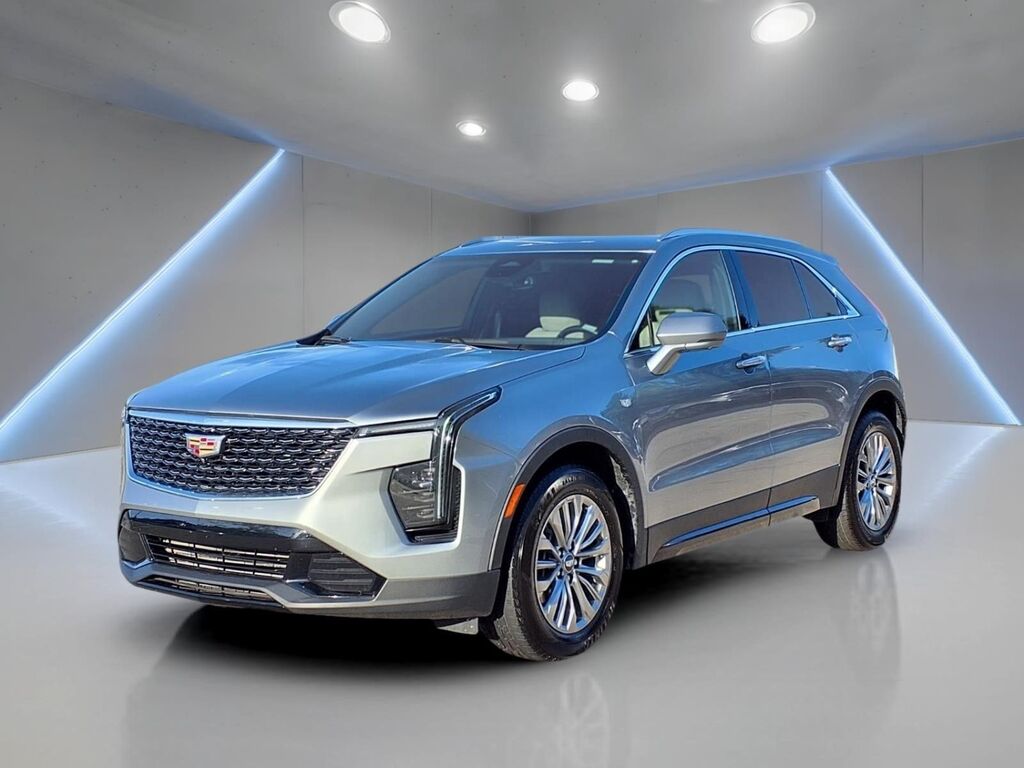 2025 Cadillac XT4 — photo 1 of 6