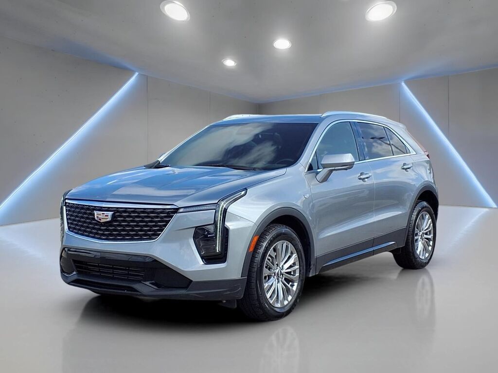 2025 Cadillac XT4 — photo 1 of 6