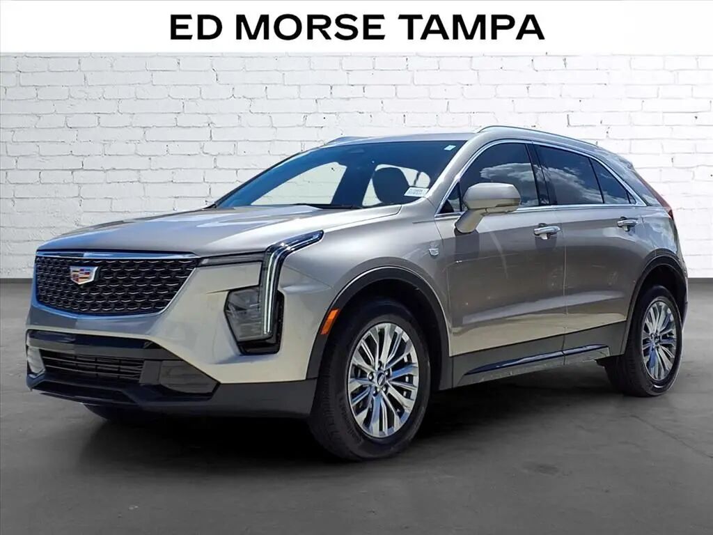 2025 Cadillac XT4 Premium Luxury — photo 1 of 13