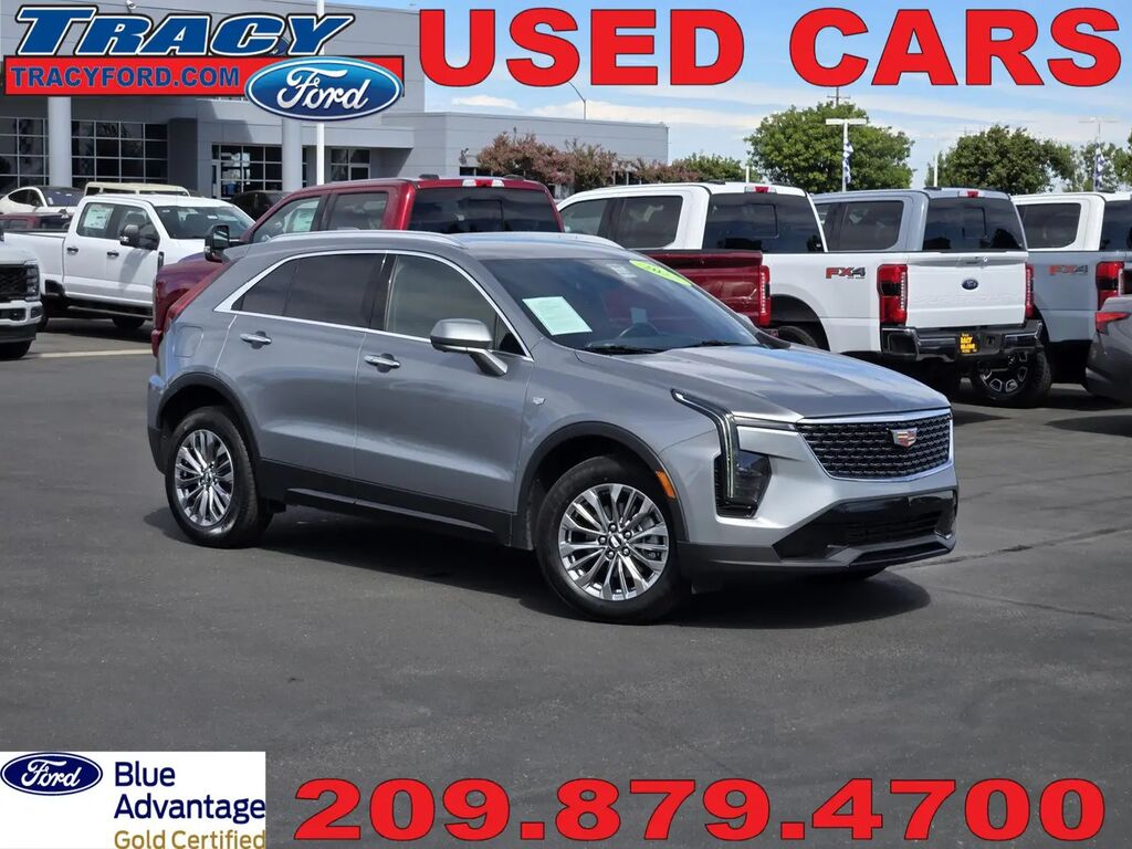 2025 Cadillac XT4 Premium Luxury — photo 1 of 13