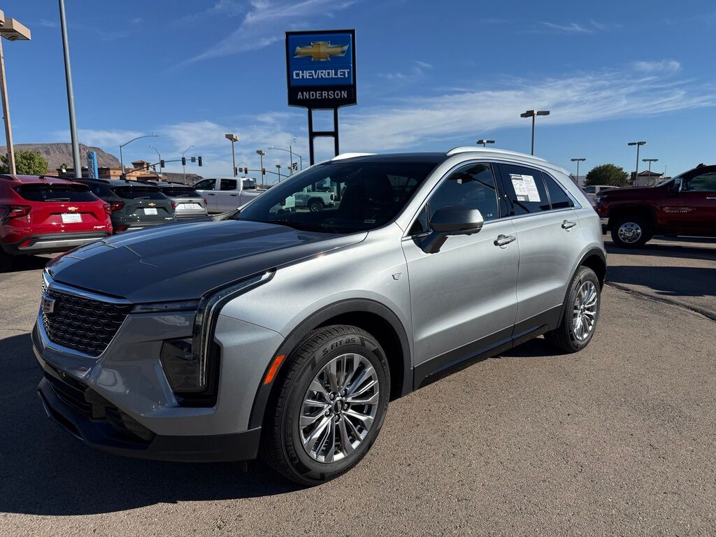 2025 Cadillac XT4 Premium Luxury — photo 1 of 13
