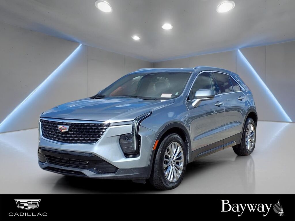 2025 Cadillac XT4 — photo 1 of 7