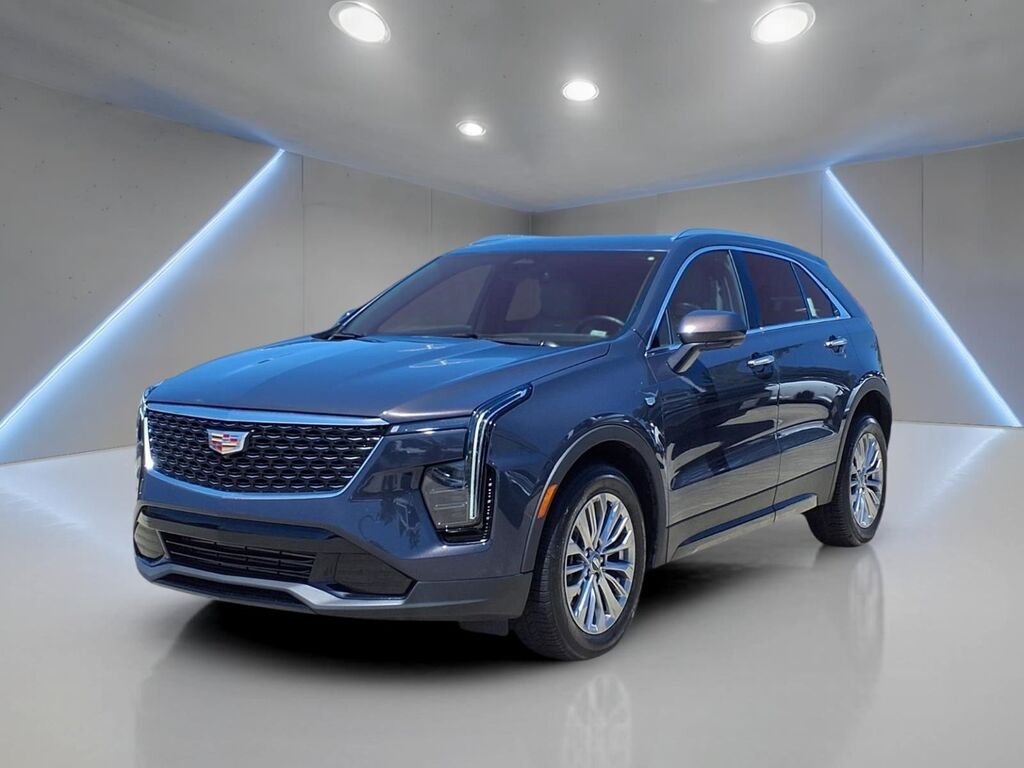 2025 Cadillac XT4 — photo 1 of 7