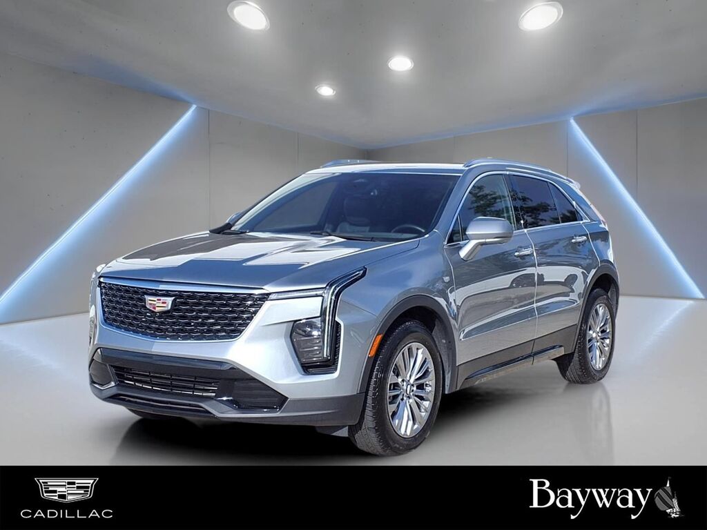2025 Cadillac XT4 — photo 1 of 6