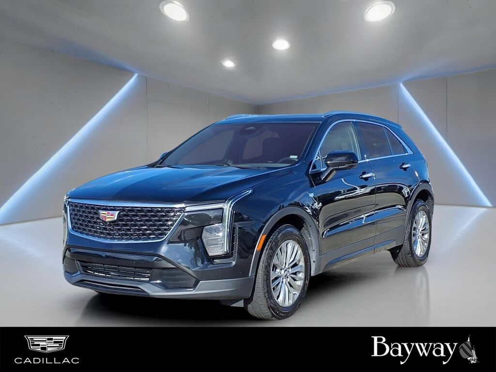 2025 Cadillac XT4 — photo 1 of 6
